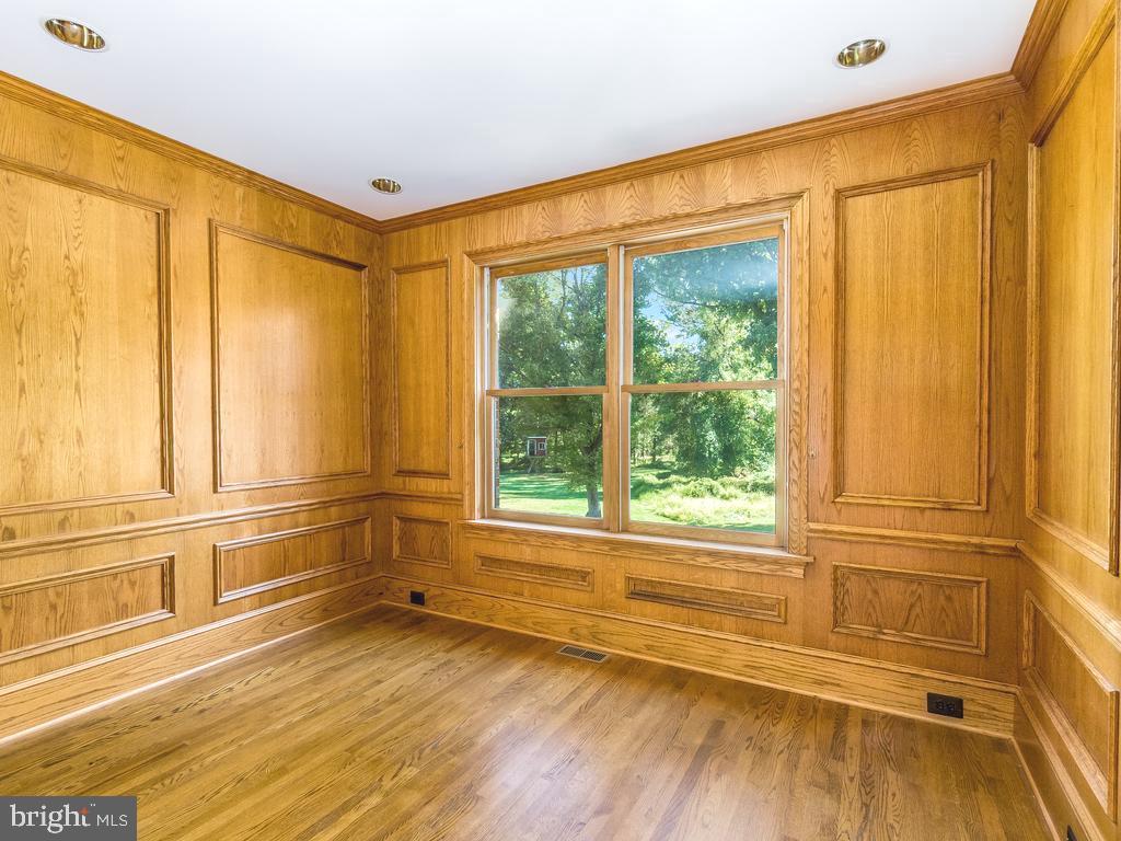8951 Brook Road McLean, VA 22102 - Photo 8 of 33 Office/Study