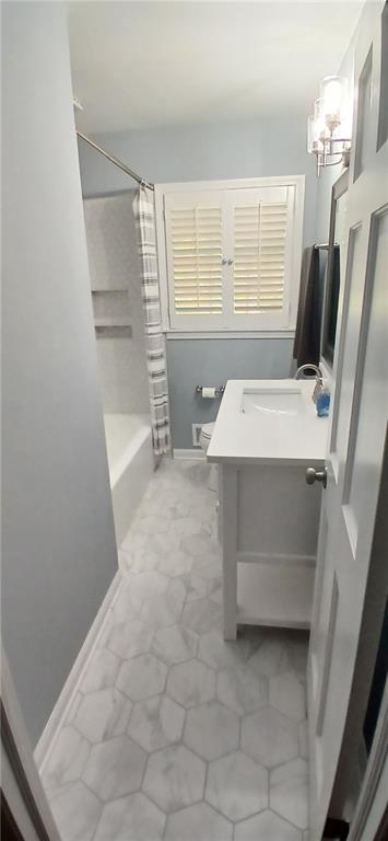 2744 Hunting Hill Lane Decatur, GA 30033 - Photo 13 of 16 a room with table and window