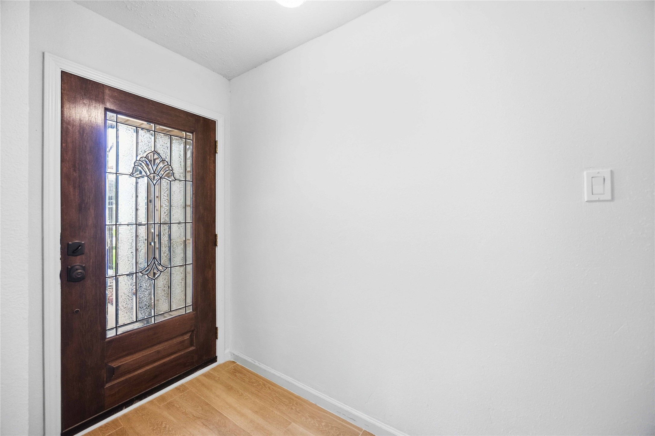 16202 Mill Point Drive Houston, TX 77059 - Photo 5 of 34