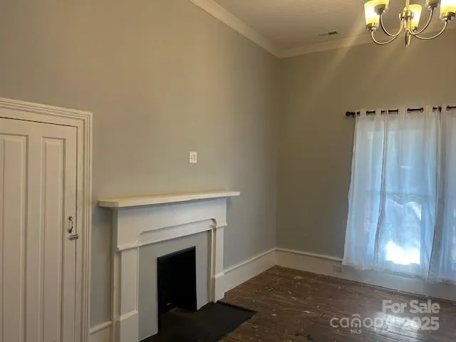 a view of empty room with window