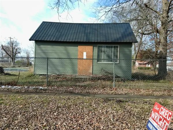 $8,500 | 305 South Main Street, Sandoval, IL 62882