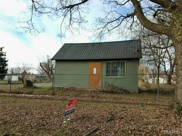 $8,500 | 305 South Main Street, Sandoval, IL 62882