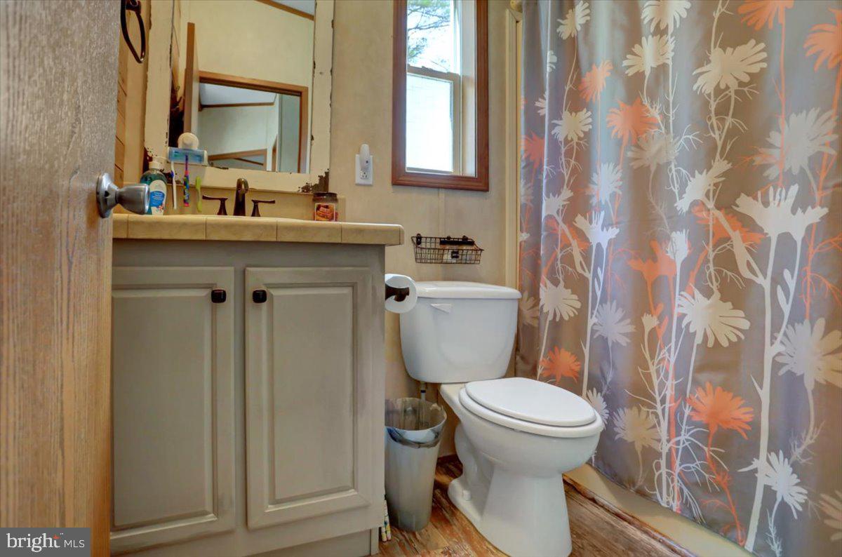 15530 Mobile Road Williamsport, MD 21795 - Photo 14 of 44 Full bath in hallway