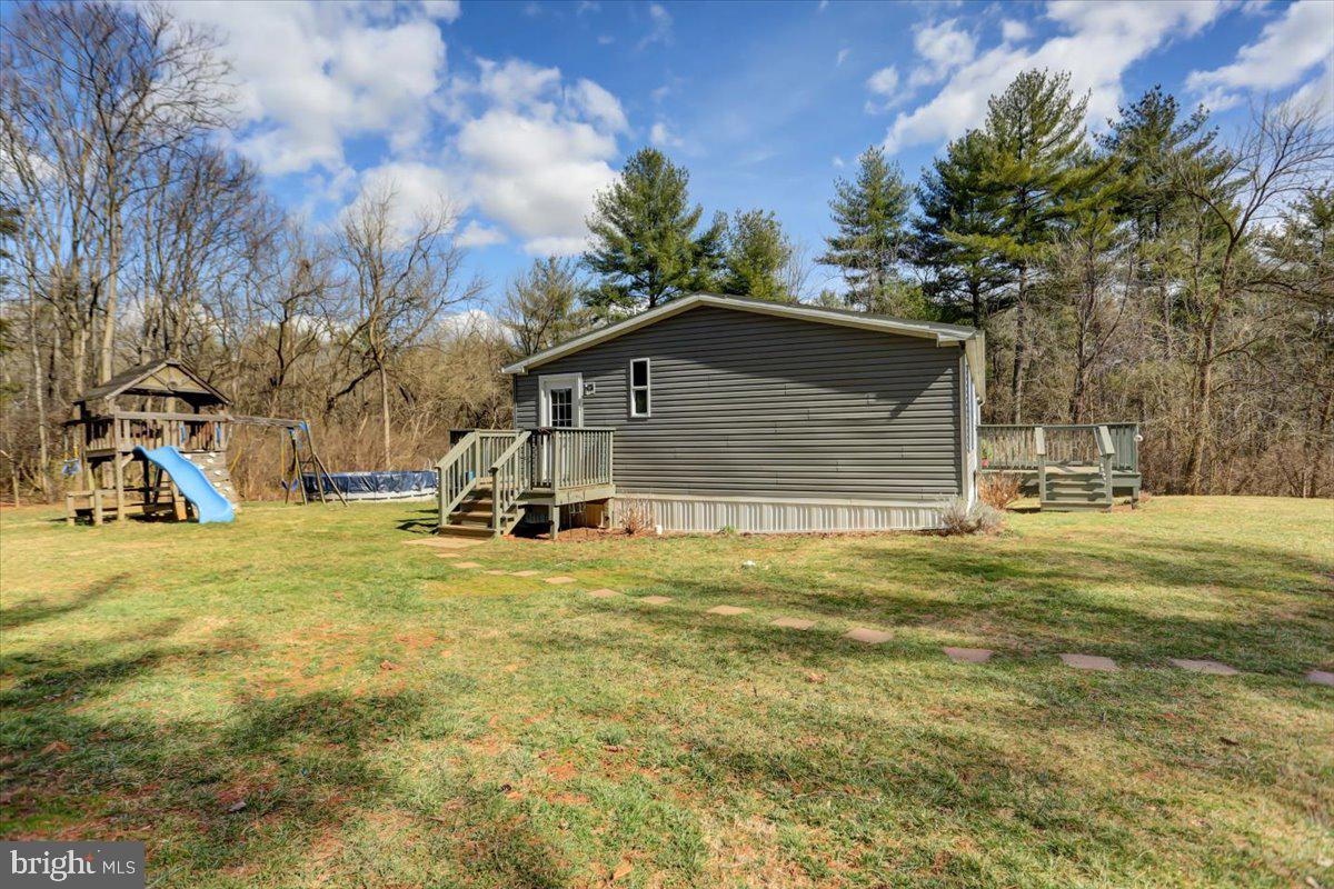 15530 Mobile Road Williamsport, MD 21795 - Photo 33 of 44 View of side yard