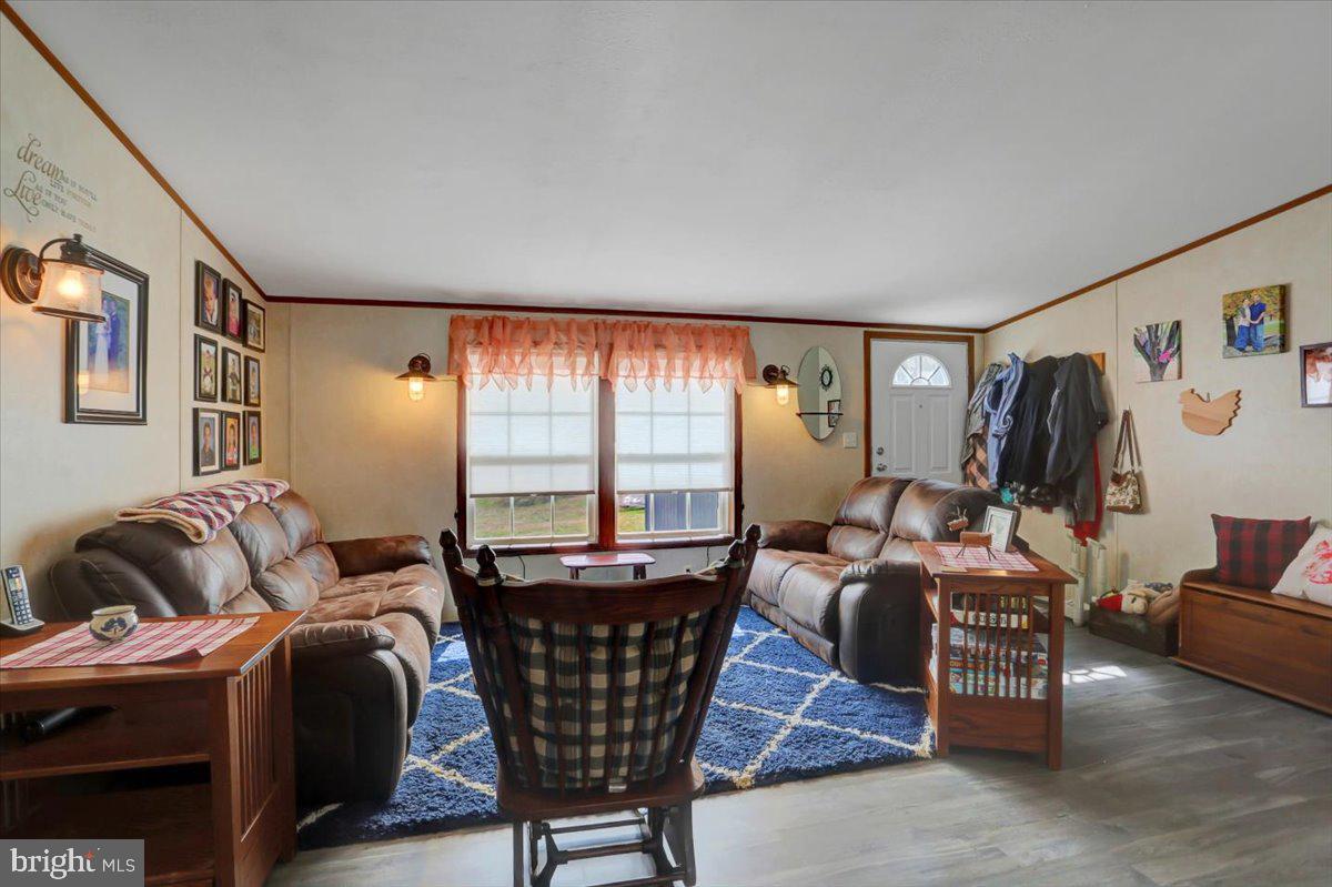15530 Mobile Road Williamsport, MD 21795 - Photo 4 of 44 Living room