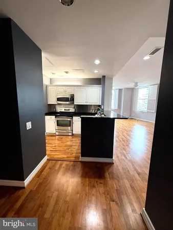 $3,400 | 1600-18 Arch Street, Unit 1518, Philadelphia, PA 19103