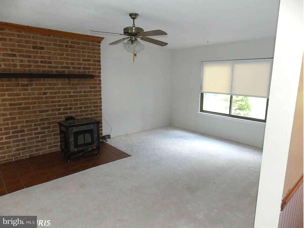 5196 Perry Road Mount Airy, MD 21771 - Photo 9 of 28 Family Room