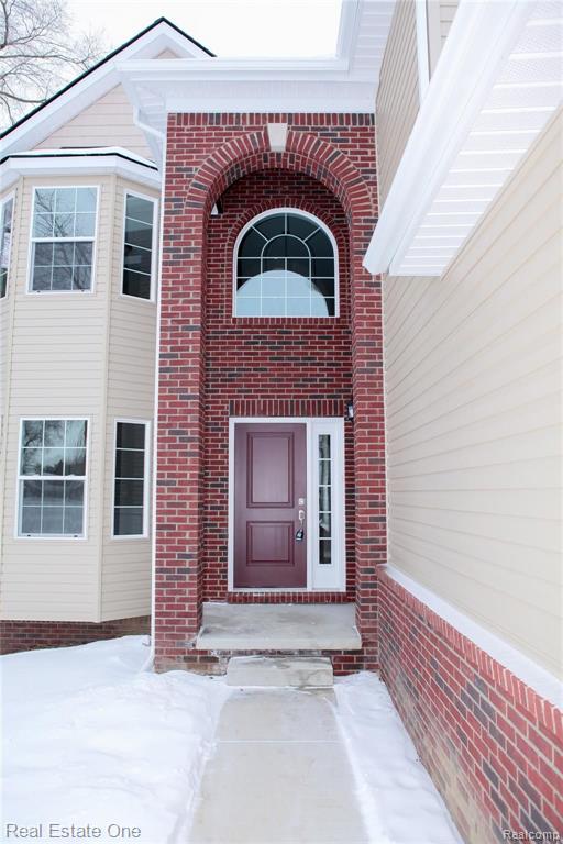 2466 Eastern Avenue Rochester Hills, MI 48307 - Photo 4 of 48