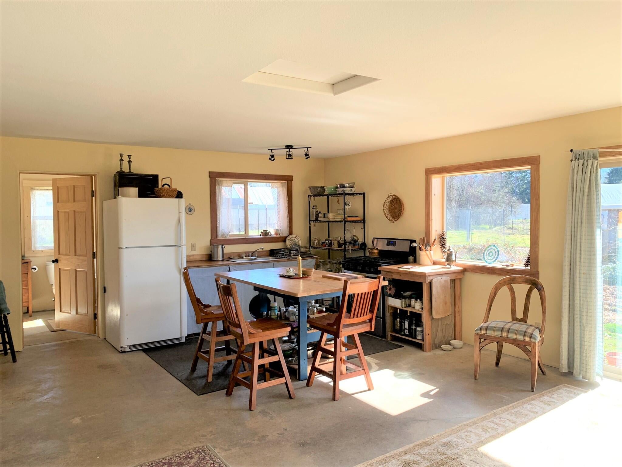 5353 Holland Loop Road Cave Junction, OR 97523 - Photo 5 of 24 5.5