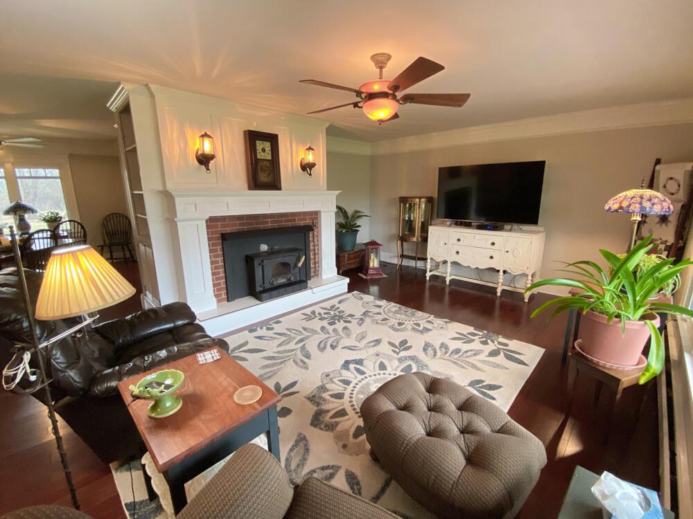 21891 Ringgold Southern Road Circleville, OH 43113 - Photo 15 of 50 Cozy living room