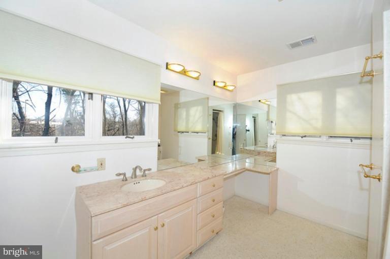 11401 Falls Road Potomac, MD 20854 - Photo 2 of 20 Master Bath
