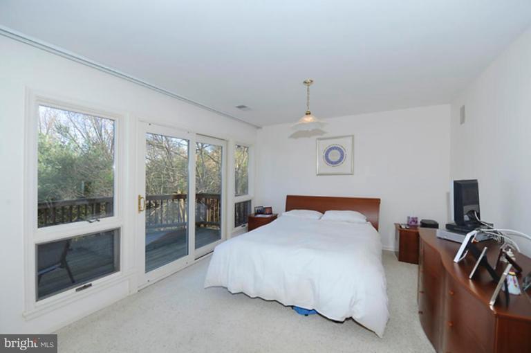 11401 Falls Road Potomac, MD 20854 - Photo 4 of 20 Master Bedroom