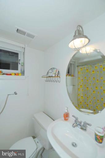 11401 Falls Road Potomac, MD 20854 - Photo 6 of 20 Bath #1
