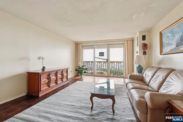 $205,000 | 555 North Avenue, Unit 25K, Fort Lee, NJ 07024