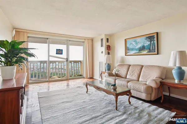 $205,000 | 555 North Avenue, Unit 25K, Fort Lee, NJ 07024