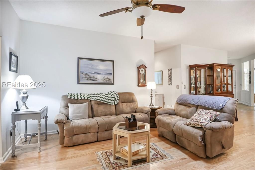 22 Sundome Court Bluffton, SC 29909 - Photo 4 of 35 Great room