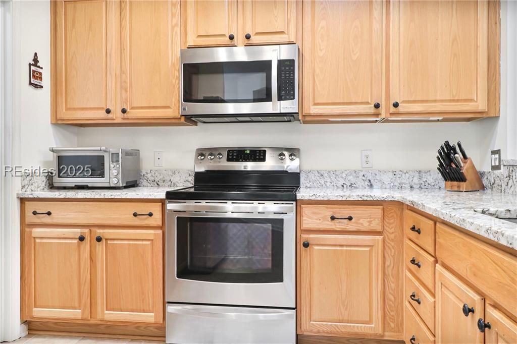 22 Sundome Court Bluffton, SC 29909 - Photo 8 of 35 Newer SS appliances