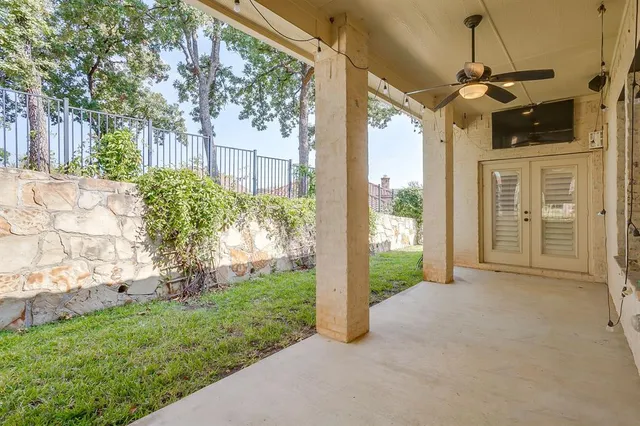 a view of an entryway of house