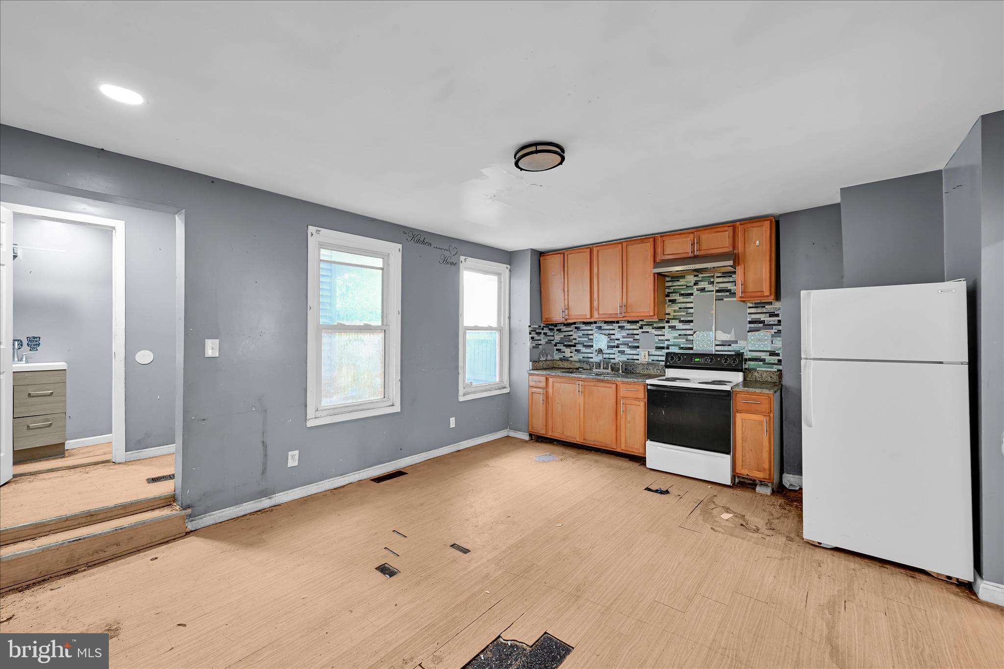 219 Walnut Street York, PA 17403 - Photo 9 of 33 Unit 1: Granite Counter