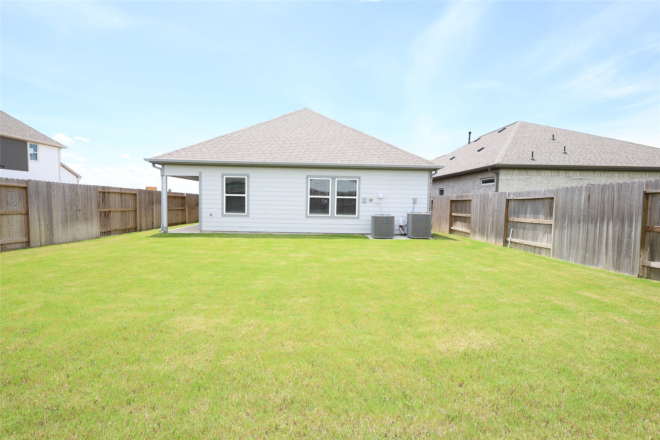 13215 Glacier Vw Lane Rosharon, TX 77583 - Photo 13 of 17 Enjoy plenty of space to add extension to the existing covered patio.