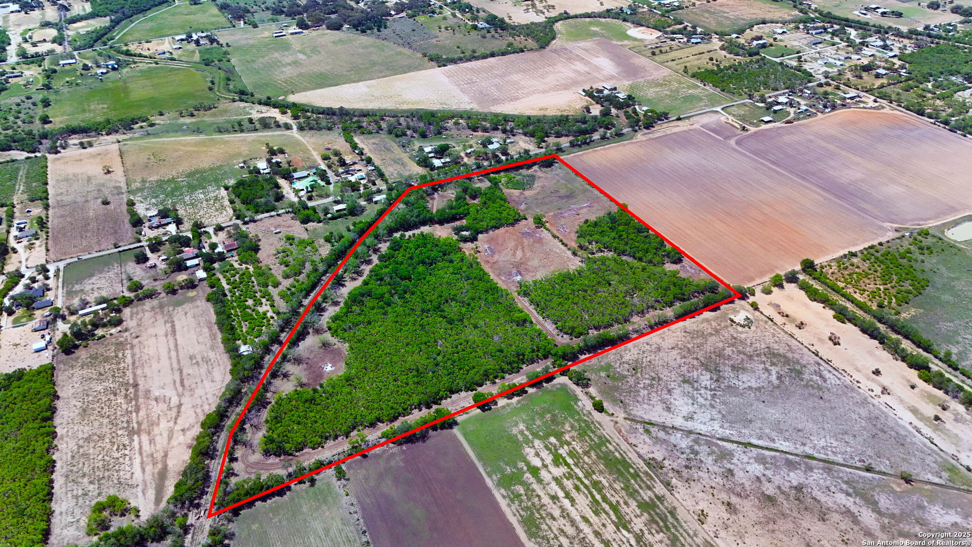 304 County Road 6611 Devine, TX 78016 - Photo 2 of 32