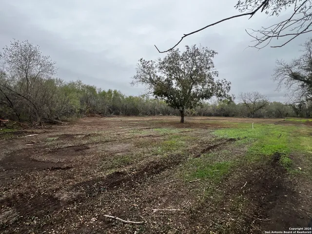 $679,780 | 304 County Road 6611, Devine, TX 78016