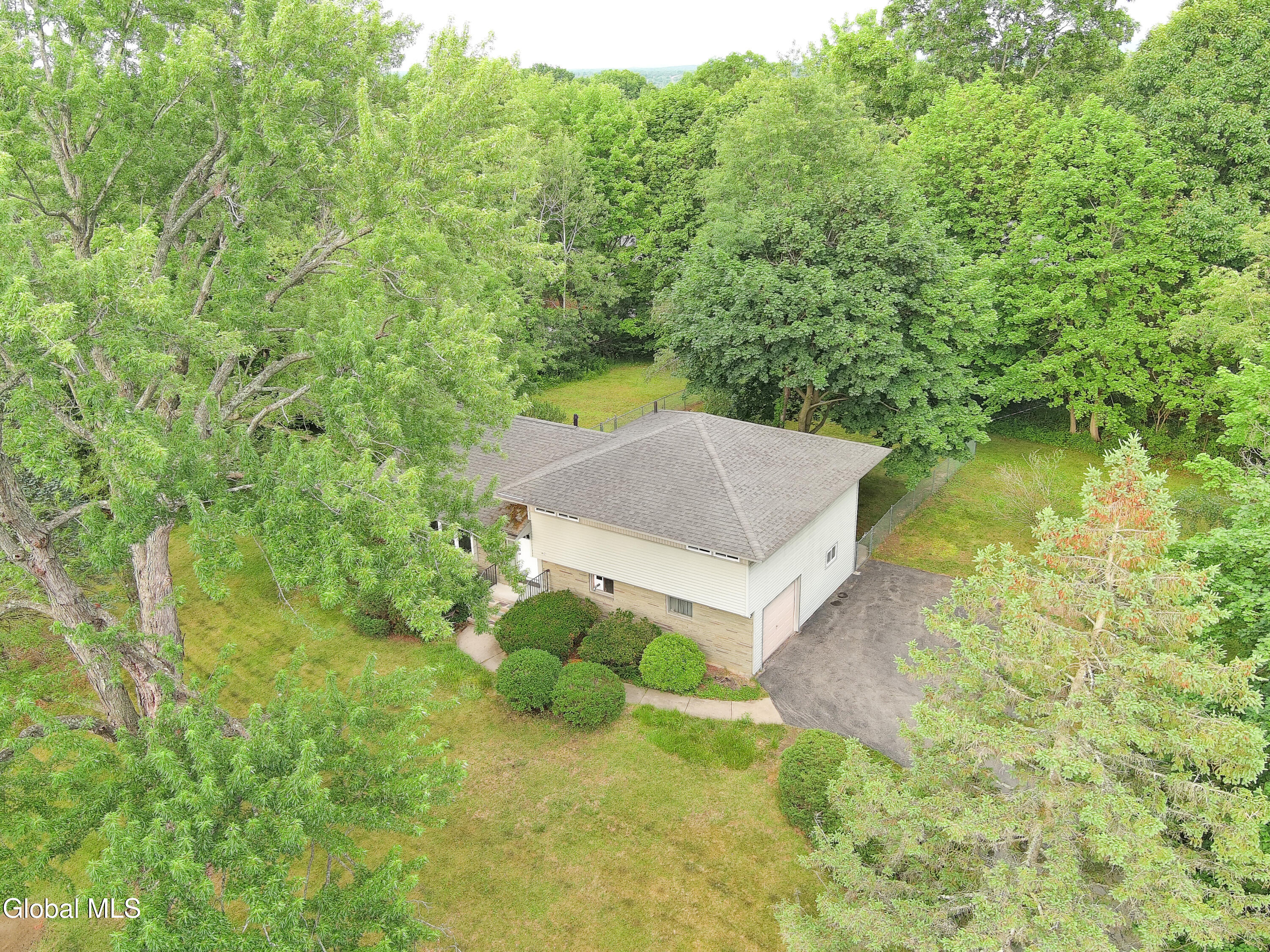 1278 Hawthorn Road Niskayuna, NY 12309 - Photo 31 of 33 25