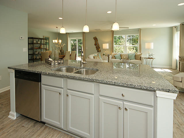 132 Bright Meadow Road Summerville, SC 29483 - Photo 9 of 43 20190912121502554907000000-o