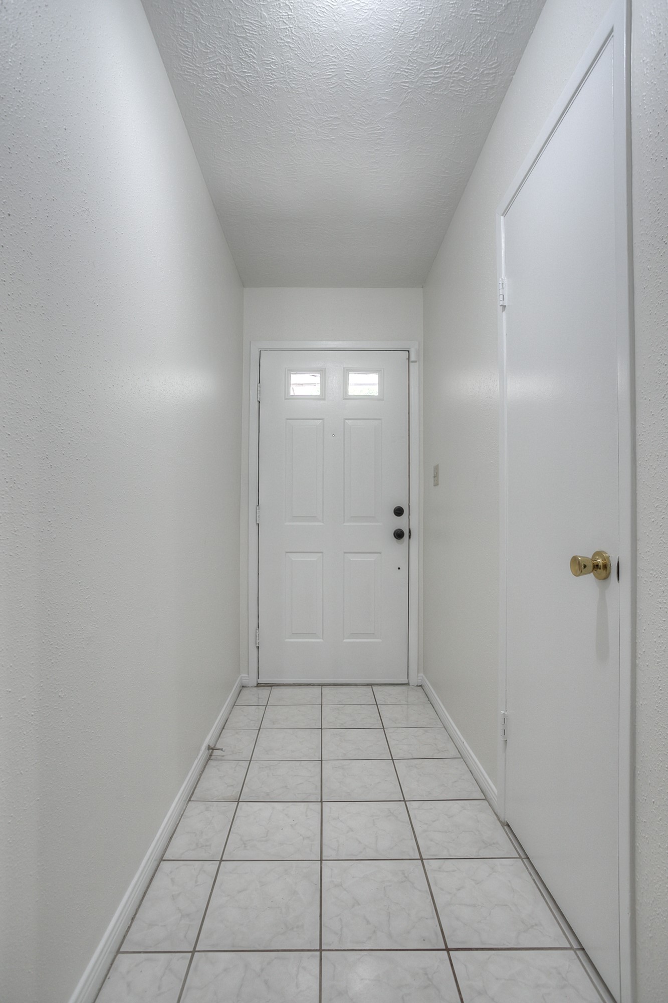 287 Broadmoor Street Trinity, TX 75862 - Photo 4 of 36 Foyer has a coat closet