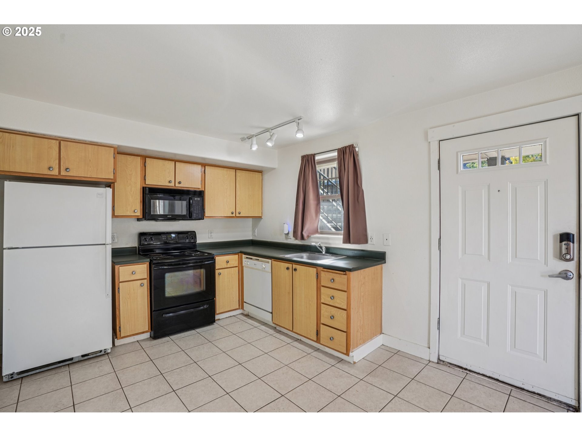 737 Northeast 99th Avenue, Unit 15 Portland, OR 97220 - Photo 15 of 29