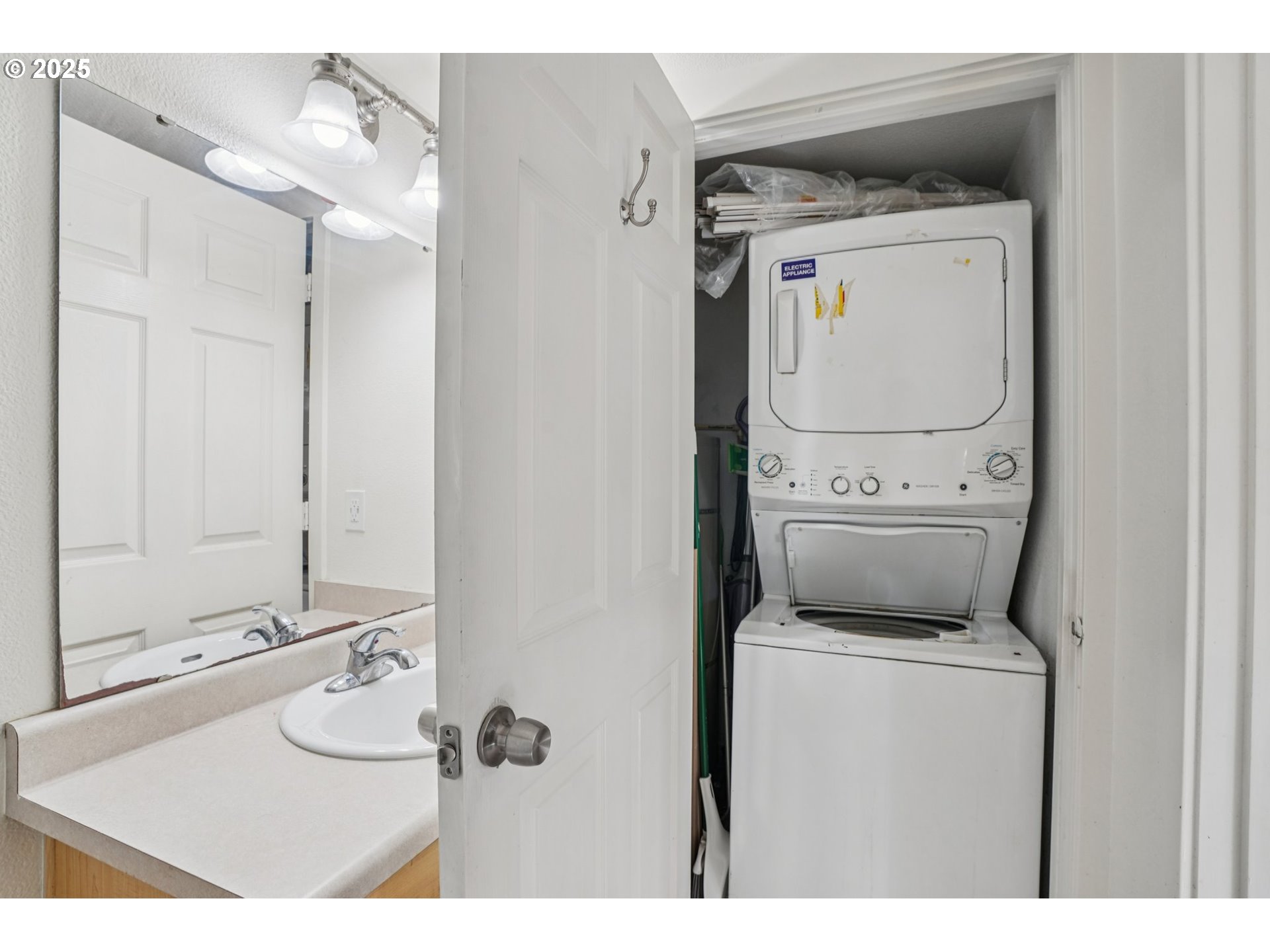 737 Northeast 99th Avenue, Unit 15 Portland, OR 97220 - Photo 19 of 29