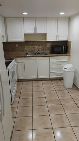 $2,250 | 10090 Northwest 80th Court, Unit 1321, Hialeah Gardens, FL 33016