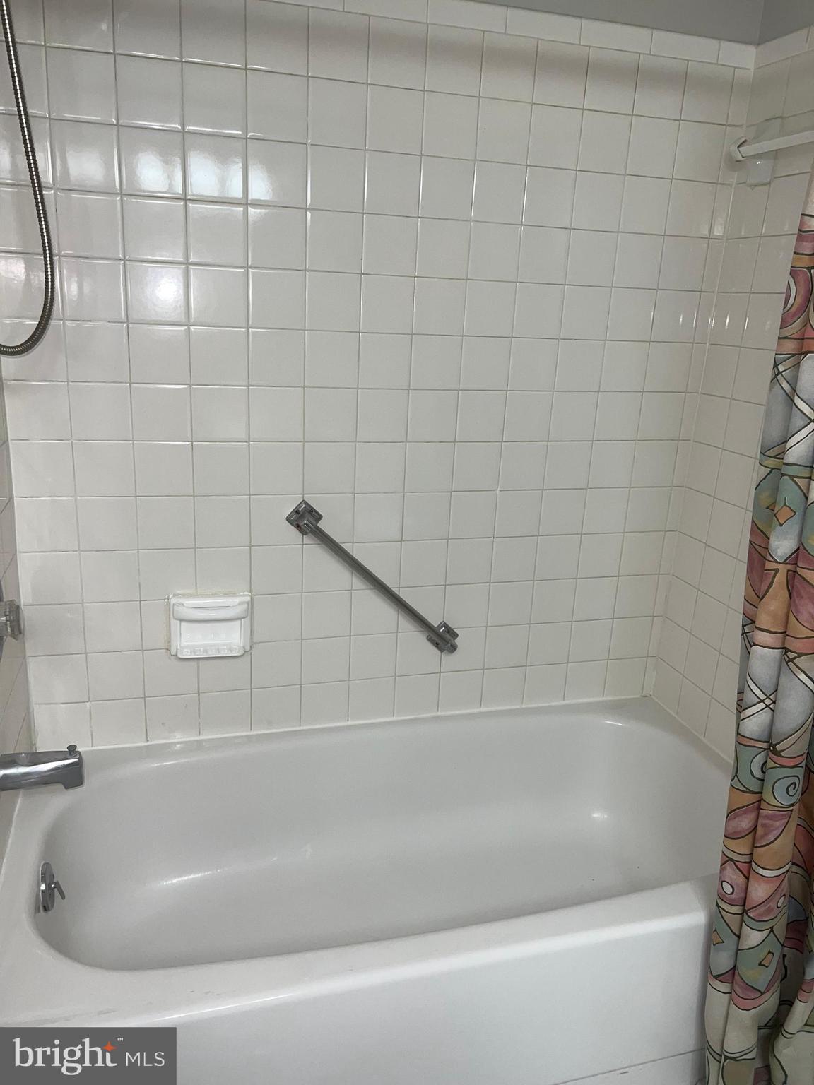 15300 Beaverbrook Court, Unit 882B Silver Spring, MD 20906 - Photo 26 of 44 a bathroom with a bathtub