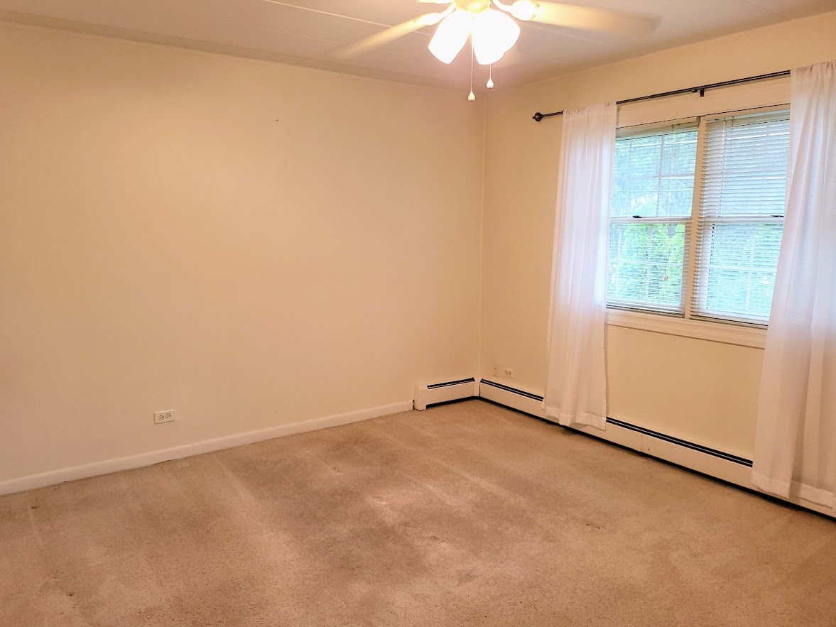 444 Spring Road, Unit 17 Elmhurst, IL 60126 - Photo 8 of 12 an empty room with a empty space and a window