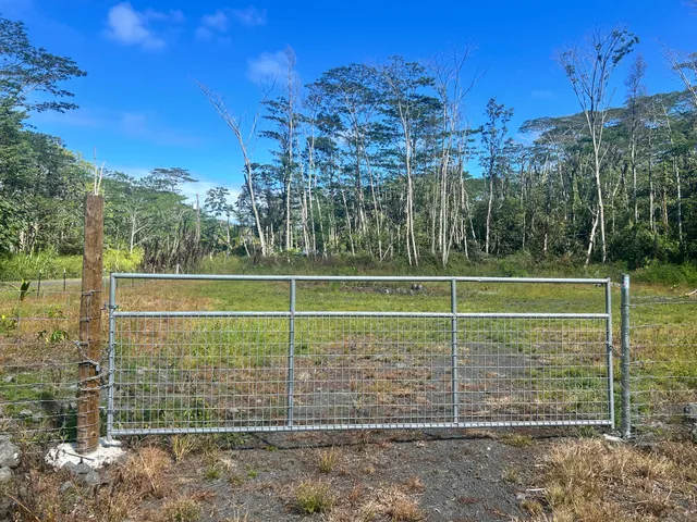 a view of a tennis court