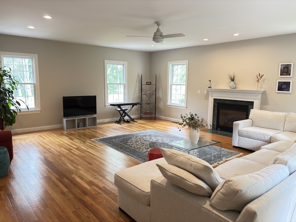 135 Shawsheen Road Bedford, MA 01730 - Photo 4 of 33