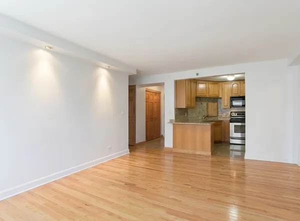 $2,500 | 195 North Harbor Drive, Unit 207, Chicago, IL 60601