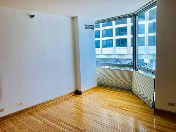 $2,500 | 195 North Harbor Drive, Unit 207, Chicago, IL 60601