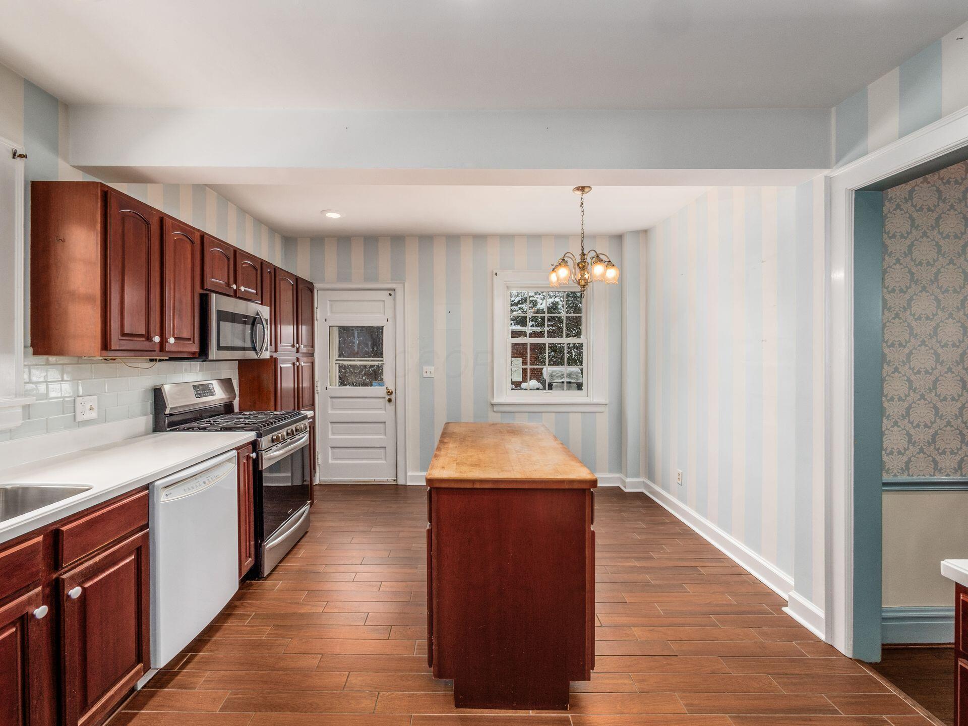 2350 Bryden Road Bexley, OH 43209 - Photo 17 of 72 Kitchen