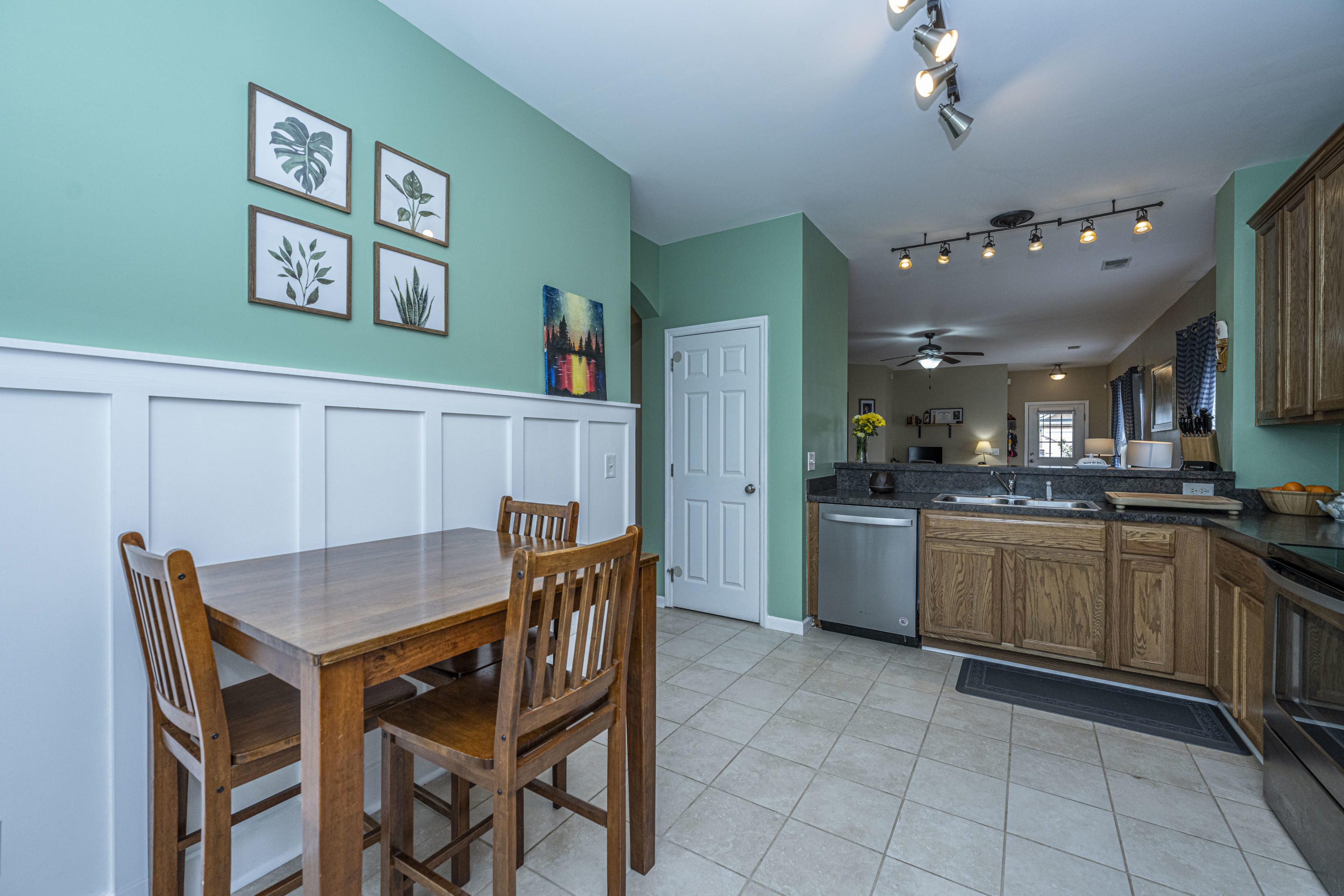 212 Summer View Road Summerville, SC 29486 - Photo 14 of 40 DSC_3504