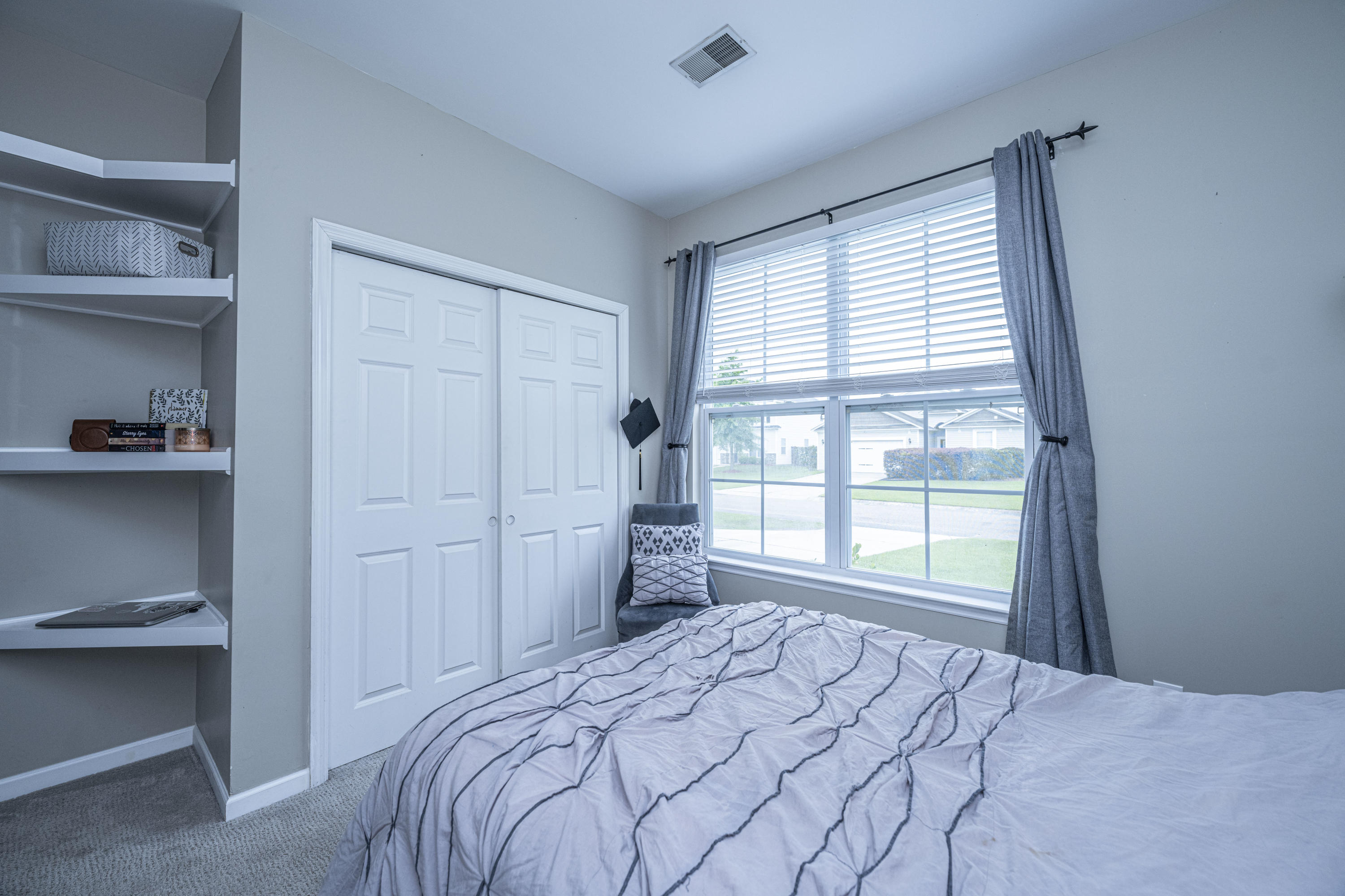 212 Summer View Road Summerville, SC 29486 - Photo 17 of 40 Built in Shelving