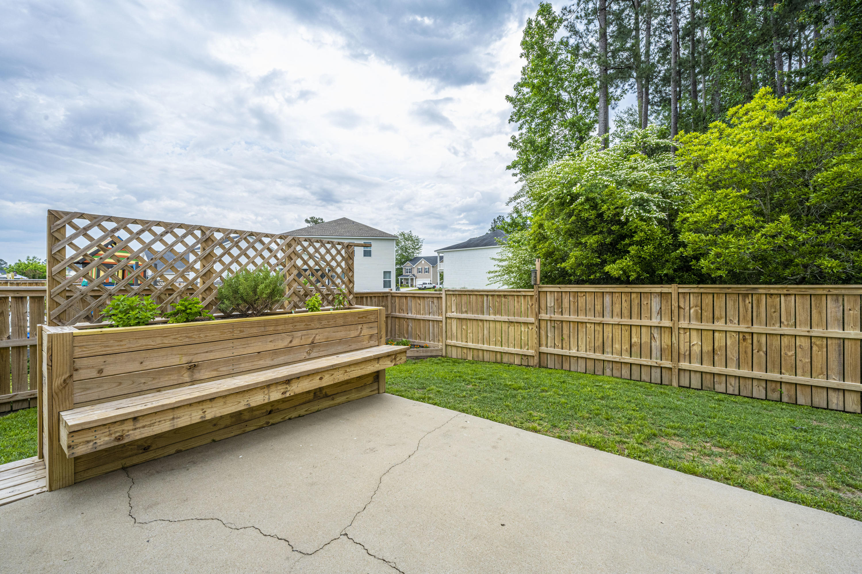 212 Summer View Road Summerville, SC 29486 - Photo 33 of 40 Seating area