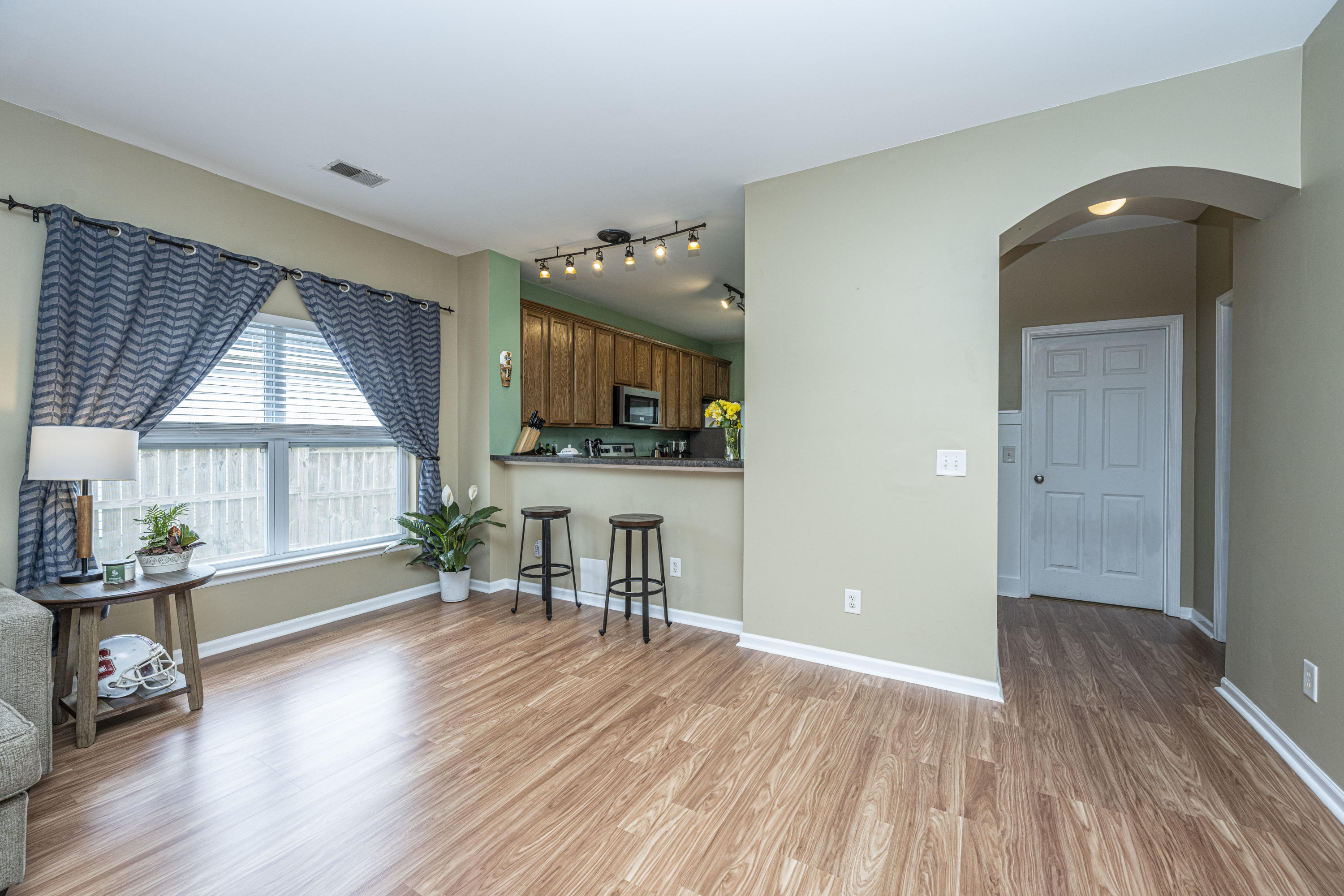212 Summer View Road Summerville, SC 29486 - Photo 4 of 40 Breakfast Bar