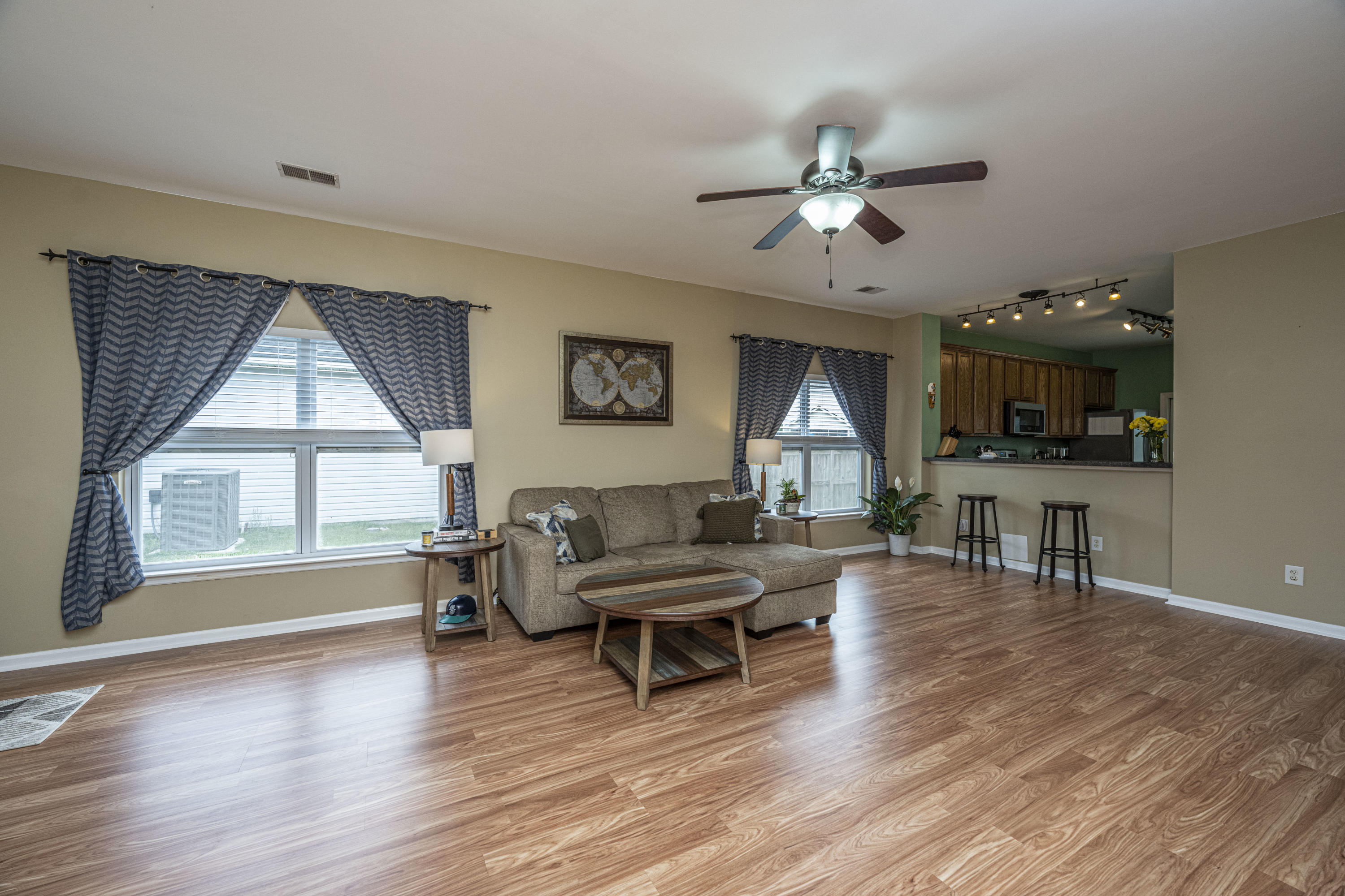 212 Summer View Road Summerville, SC 29486 - Photo 8 of 40 DSC_3510
