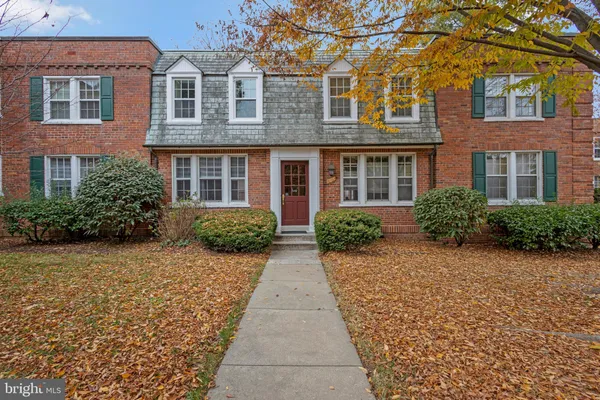 $2,700 | 1804 Queens Lane, Unit 4207, Arlington, VA 22201