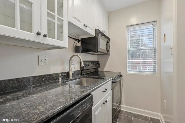 $2,700 | 1804 Queens Lane, Unit 4207, Arlington, VA 22201