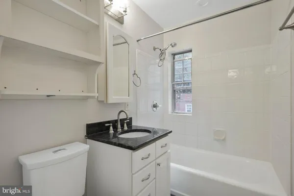 $2,700 | 1804 Queens Lane, Unit 4207, Arlington, VA 22201