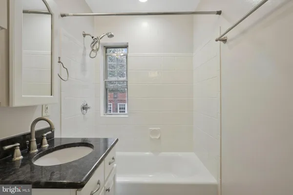 $2,700 | 1804 Queens Lane, Unit 4207, Arlington, VA 22201