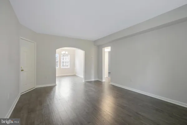 $2,700 | 1804 Queens Lane, Unit 4207, Arlington, VA 22201