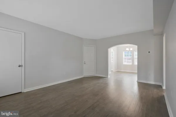 $2,700 | 1804 Queens Lane, Unit 4207, Arlington, VA 22201